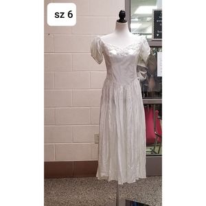 Sz 6 vintage satin wedding dress or prom